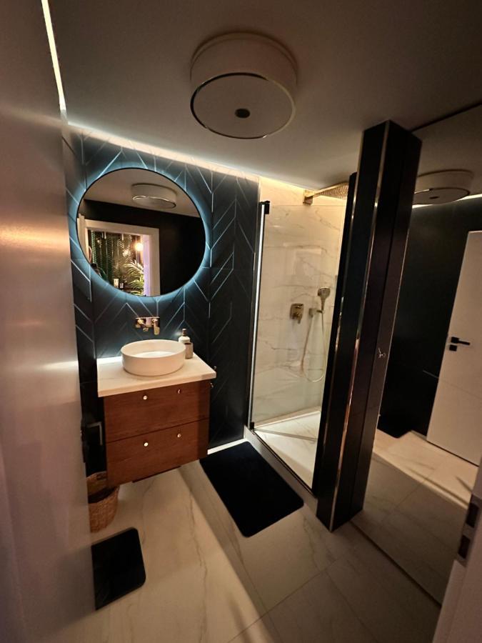 Ferienwohnung Skyline Elegance With Free Parking Pressburg Exterior foto