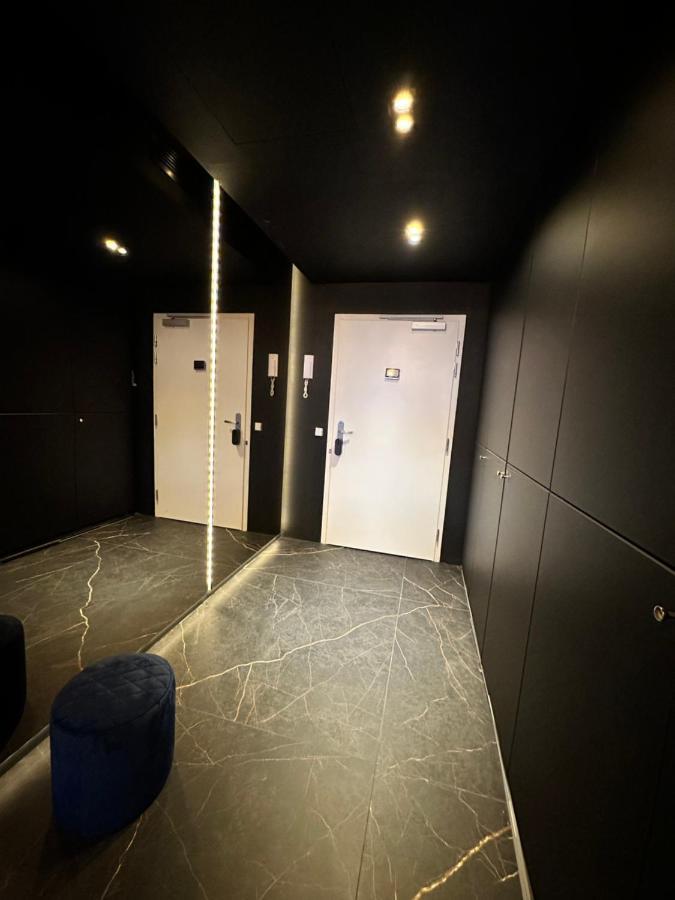 Ferienwohnung Skyline Elegance With Free Parking Pressburg Exterior foto