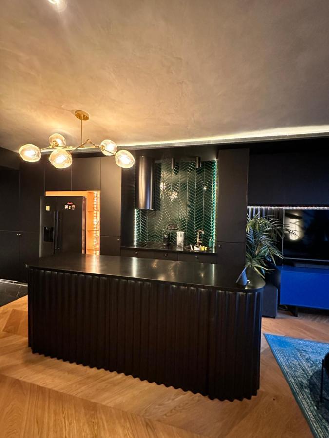 Ferienwohnung Skyline Elegance With Free Parking Pressburg Exterior foto