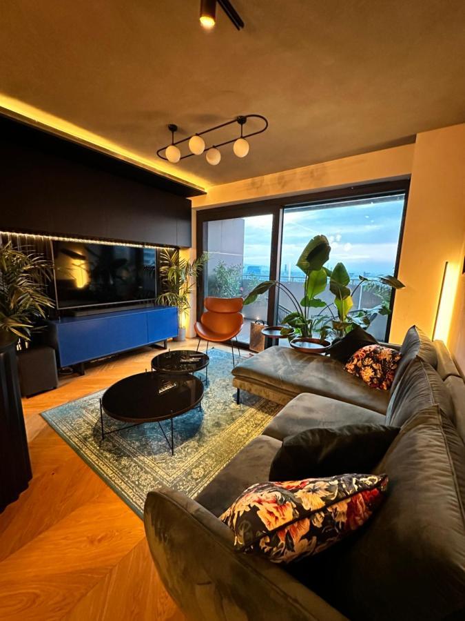 Ferienwohnung Skyline Elegance With Free Parking Pressburg Exterior foto