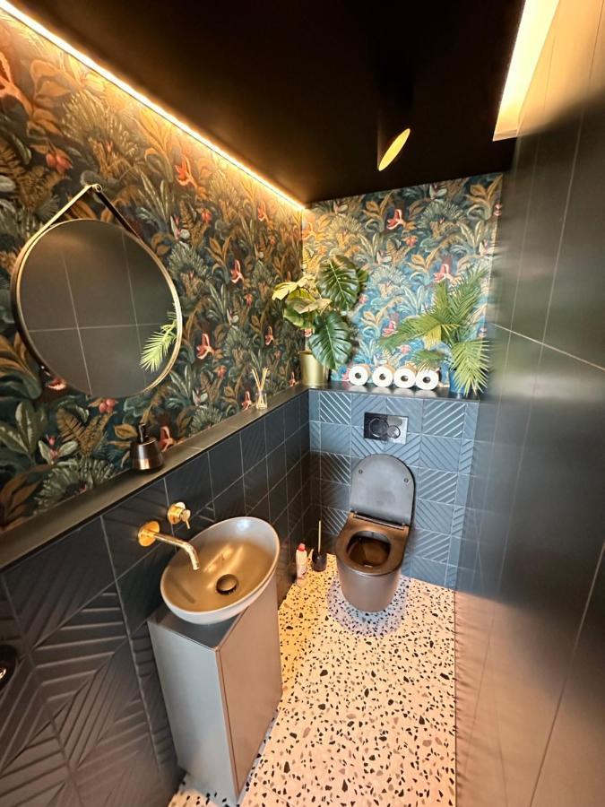 Ferienwohnung Skyline Elegance With Free Parking Pressburg Exterior foto