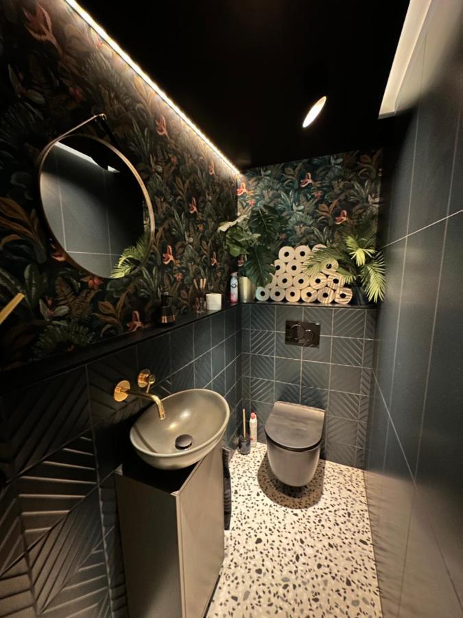 Ferienwohnung Skyline Elegance With Free Parking Pressburg Exterior foto