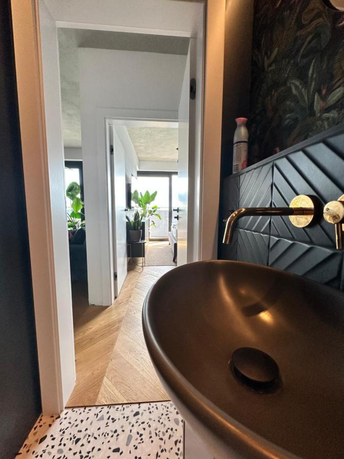 Ferienwohnung Skyline Elegance With Free Parking Pressburg Exterior foto