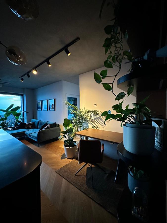 Ferienwohnung Skyline Elegance With Free Parking Pressburg Exterior foto