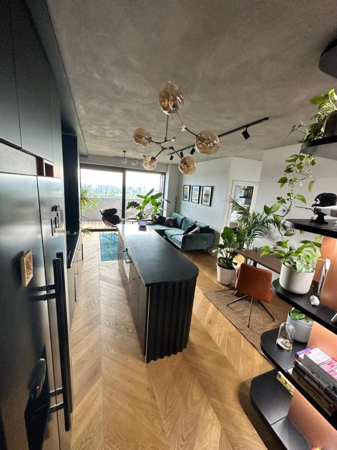Ferienwohnung Skyline Elegance With Free Parking Pressburg Exterior foto