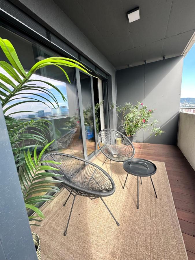Ferienwohnung Skyline Elegance With Free Parking Pressburg Exterior foto